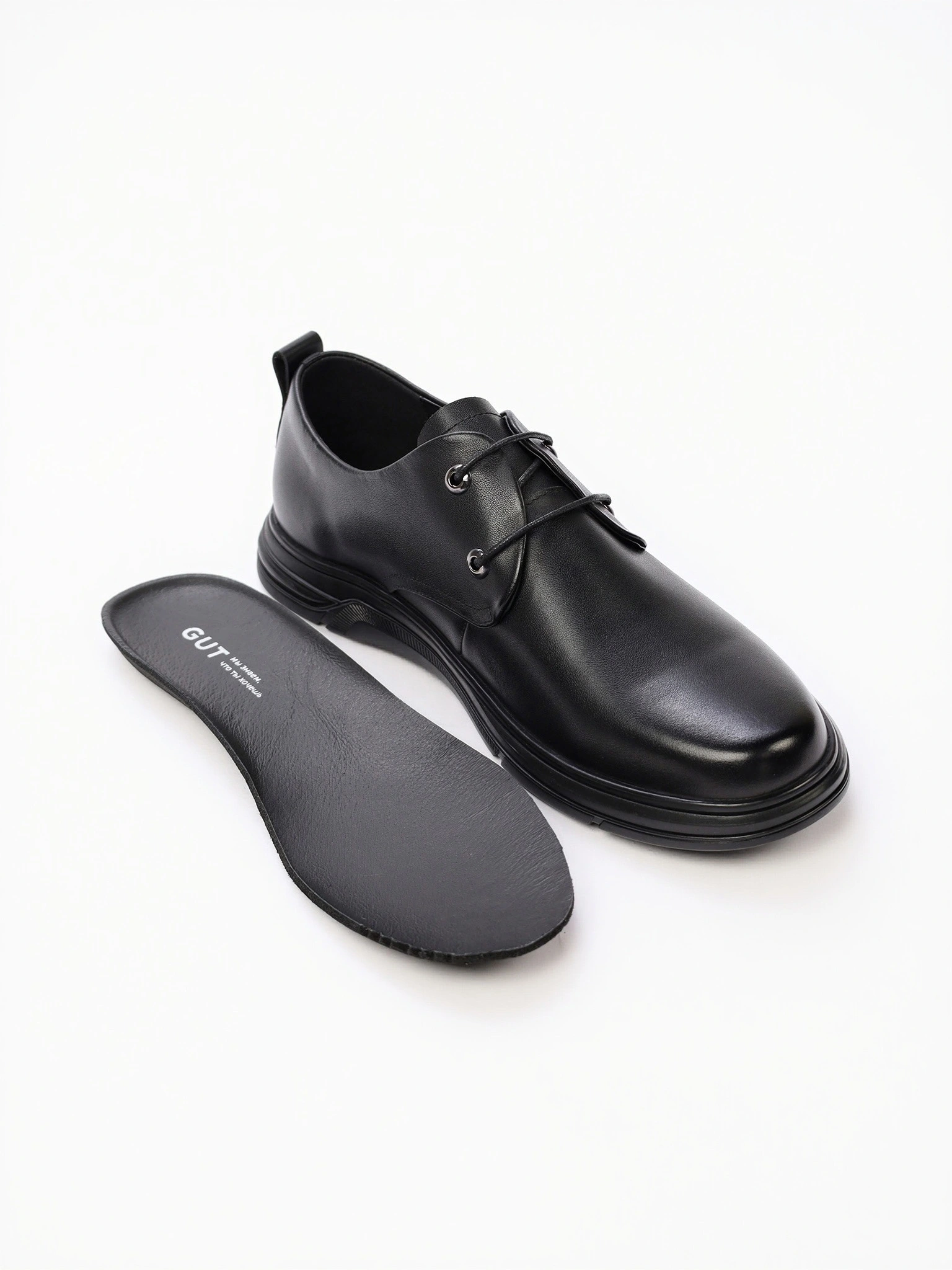 Туфли черного цвета со шнуровкой